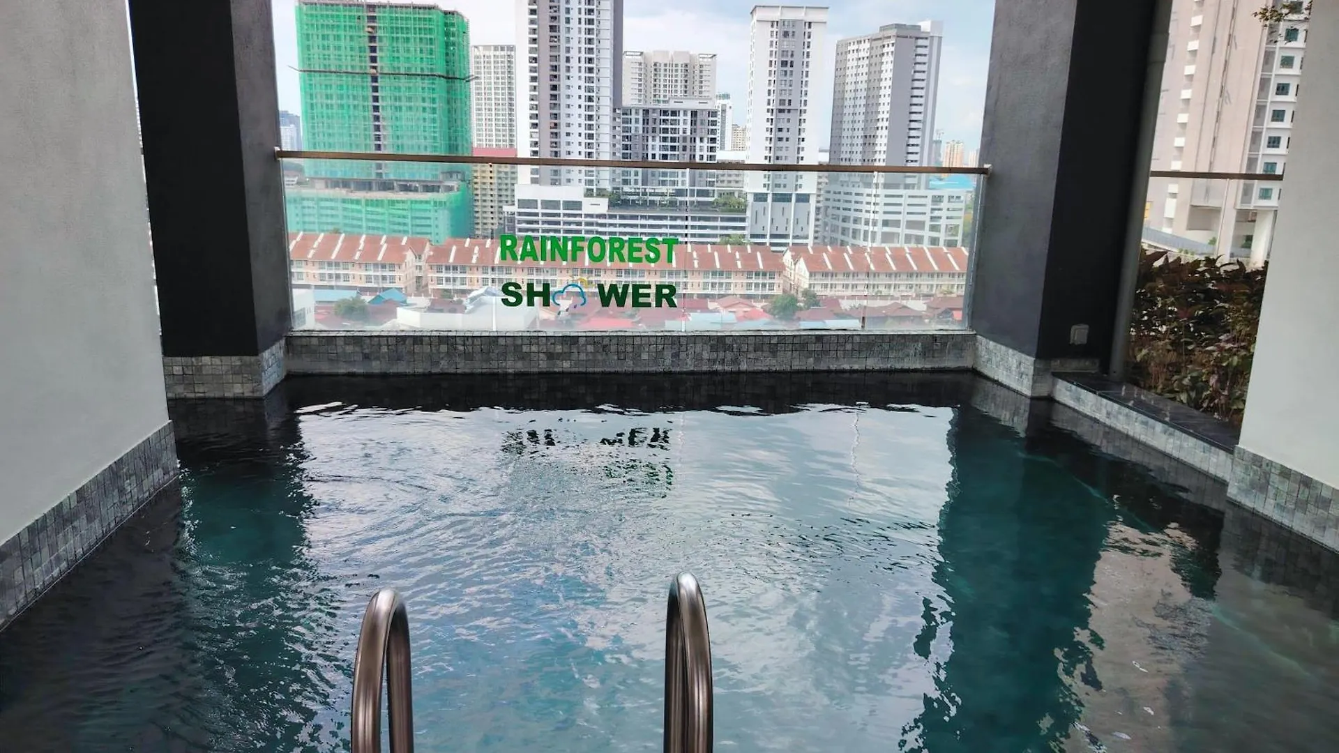 World Premium Apartment 3Br Pool Sea View Netflix Jelutong