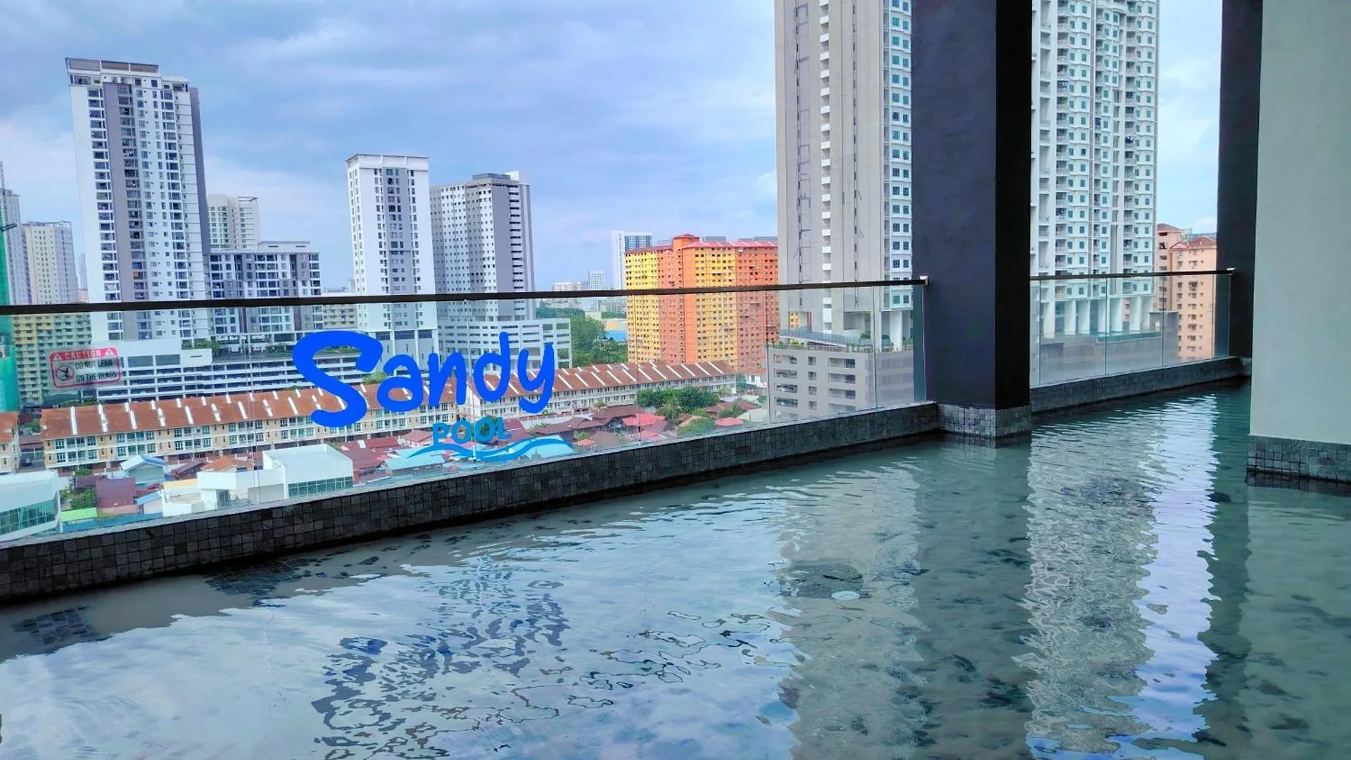 World Premium Apartment 3Br Pool Sea View Netflix Jelutong